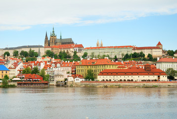 Obraz premium Prague castle and Saint Vitus cathedral view with Vltava river