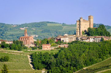 Fototapeta na wymiar Zamek Serralunga d'Alba