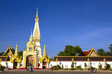 Naklejka premium That Phanom whit sky morning