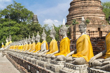 Fototapeta na wymiar Wat Yai Chaimongkol świątynia w Ayutthaya w Tajlandii