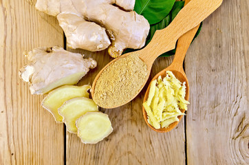 Ginger powder and grated in spoon with root on board
