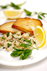 shrimp with parsley and garlic served with croutons