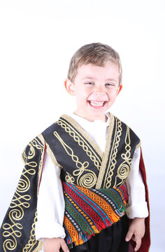 T&uuml;rk Y&ouml;resel Kıyafeti