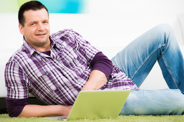bequem in internet surfen
