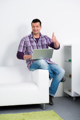 erfoglreich mit dem laptop von zuhaue einkaufen