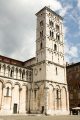 Fototapeta na wymiar Wieża Bazyliki San Michele w Lucca