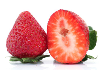 Erdbeere geschnitten isoliert