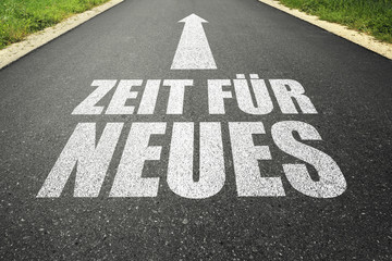 Stra&szlig;e mit "Zeit f&uuml;r Neues"