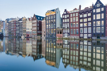Naklejka premium The Damrak canal in Amsterdam, Netherlands.