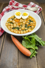 Potaje de garbanzos con espinacas