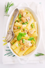 oven baked pasta with chicken and green peas
