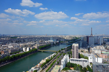 Fototapeta na wymiar Widok z lotu ptaka Paryżu we Francji