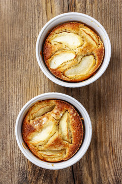 Apple pie in ceramic bowl
