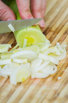 slicing fresh leeks