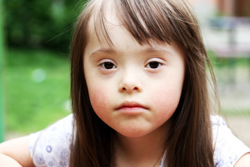 Fototapeta premium Portrait of beautiful young girl in the park