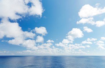沖縄の青空と海