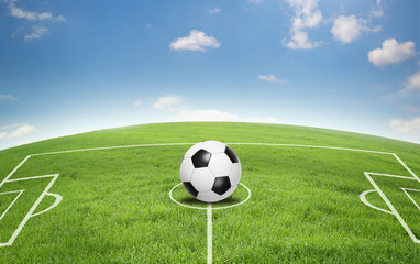 Fußball auf dem Spielfeld