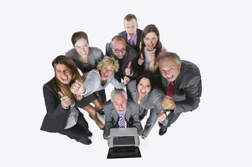 Geschäftsleute mit Laptop vor weißem Hintergrund,Portrait