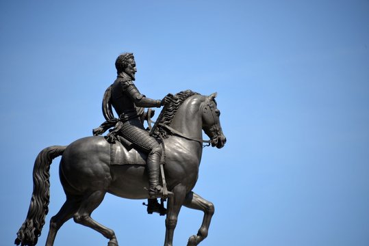 Statue of a man on a horse in Paris