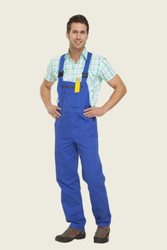 Der Mensch in der Gesamtwertung mit der Hand auf der H&uuml;fte,Portrait