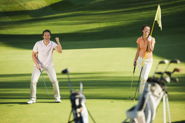 Italien,Kastelruth,Golfer Golf spielen auf dem Golfplatz