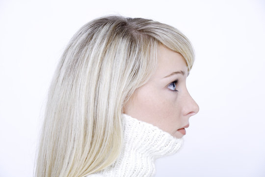Junge Frau, Portrait , Seitenansicht