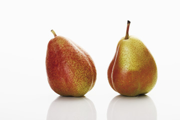 Birnen auf weißem Hintergrund