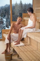 Älteres Paar in der Sauna
