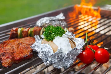 Papier Peint photo Lavable Grill / Barbecue barbecue avec des flammes