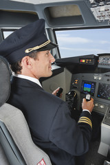 Deutschland,Bayern,München,Pilot Pilotierung Flugzeug von Flugzeug-Cockpit