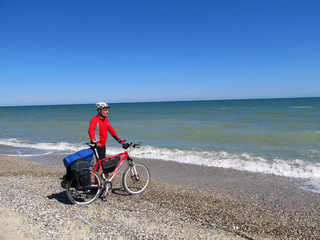 Fototapeta premium Cyclist on the beach.