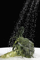 Broccoli unter Wasserstrahl,close up