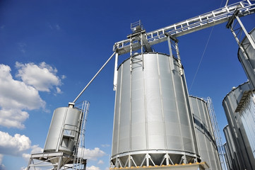 Industrial grain silo