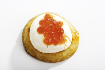 Blini mit saurer Sahne snd Kaviar