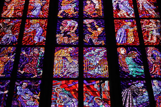 Vitrales de una iglesia en Praga