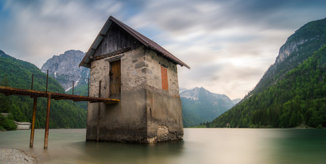 house on the lake © Mike Mareen