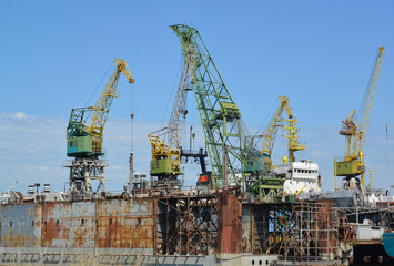 Fototapeta na wymiar Dock z zakładu naprawy statków