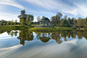 Fototapeta premium Arbor over the lake