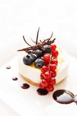 cheesecake with berries