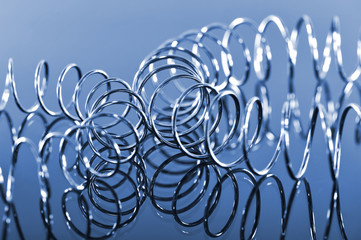 zwei Spiralen in chrom