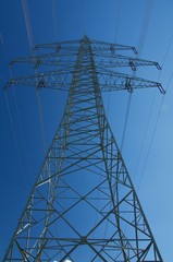 Mast einer Hochspannungsleitung