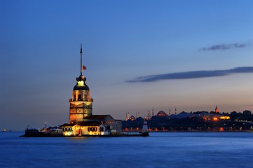 Maiden's Tower-Leandre Tower in evening
