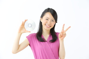 ディスクを持った女性