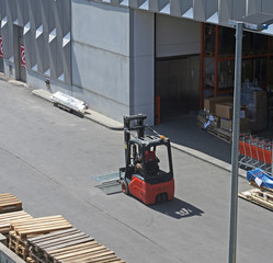 Lagerhalle mit Gabelstapler