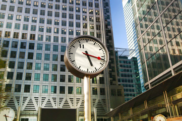 Fototapeta na wymiar Clock on the Canary Wharf square, London