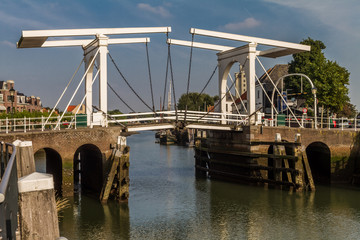 Zugbrücke im Hafen II