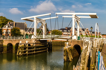 Zugbrücke im Hafen