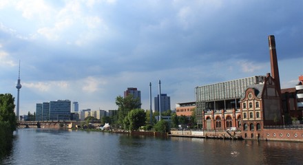 Blick von der Schillingbrücke nach Berlin-Mitte