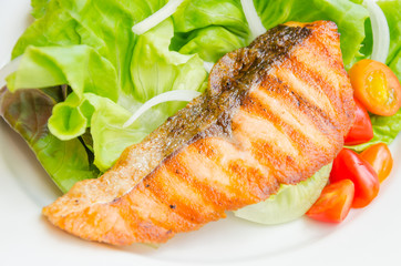 Grill salmon salad