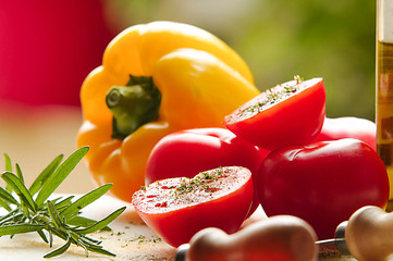 Tomates et poivron jaune